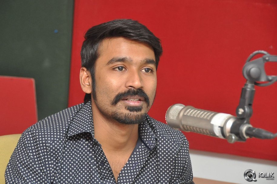 Dhanush-at-Radio-Mirchi-For-Anekudu-Movie-Promotions